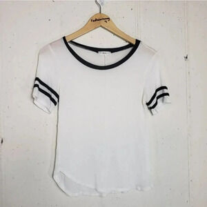 Atticute M casual white tshirt w/black‎ stripes